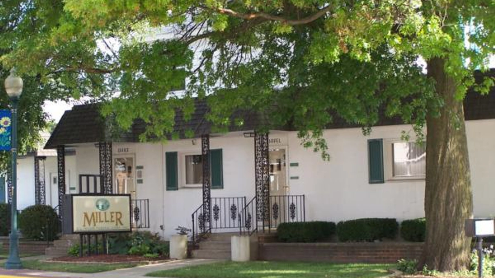 D.L. Miller Funeral Home, Inc. — bg